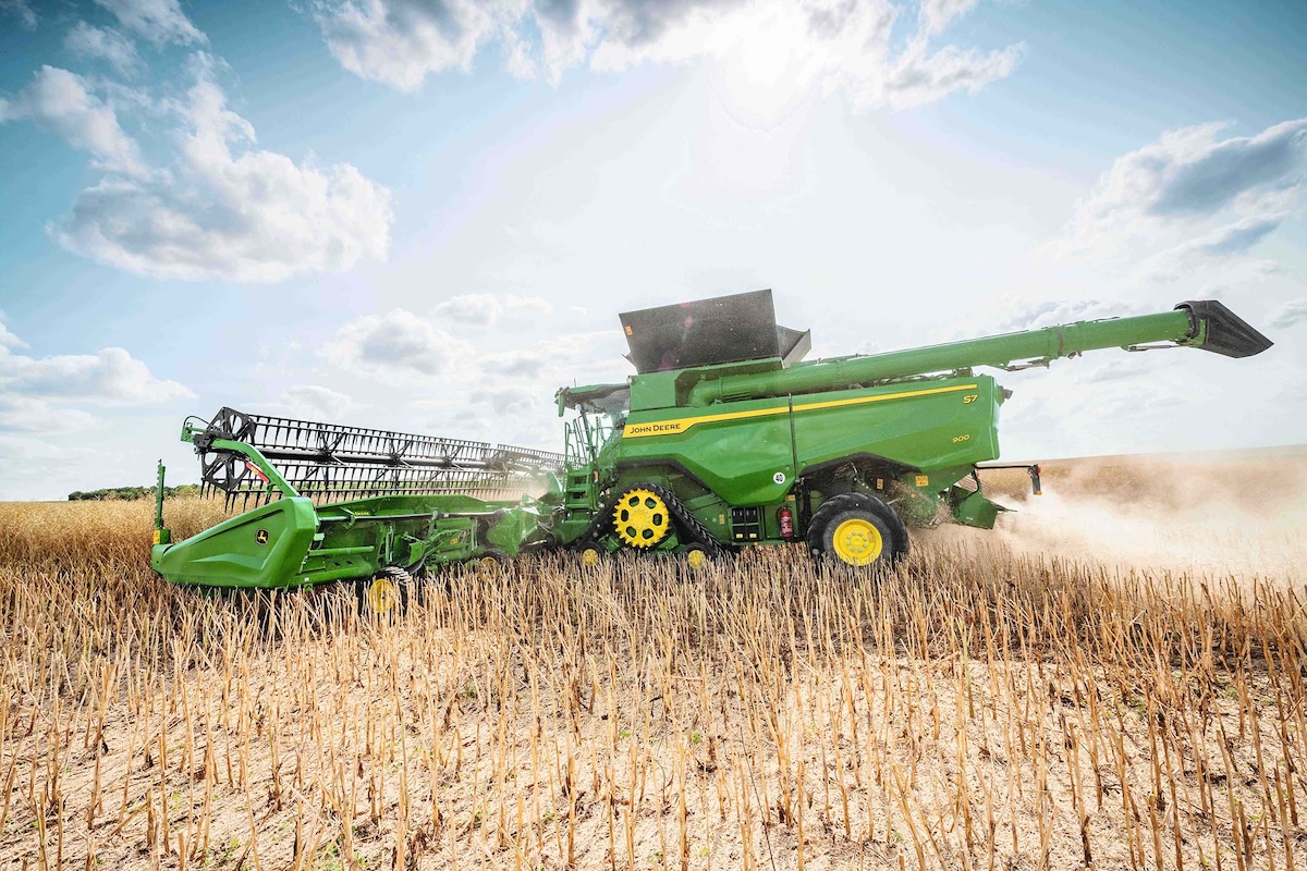 La nuova mietitrebbia S7 di John Deere, grazie agli innovativi strumenti di agricoltura di precisione, eleva gli standard produttivi di raccolta